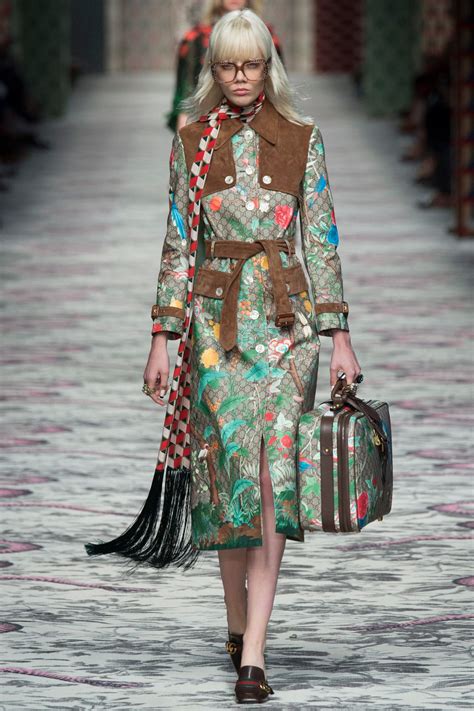 foto cinta gucci fashion blogger|gucci runway dresses.